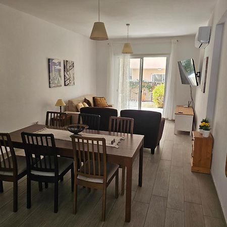 Zom Holiday Apartment Paphos Esterno foto