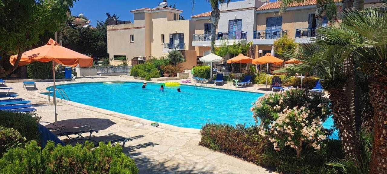 Zom Holiday Apartment Paphos Esterno foto