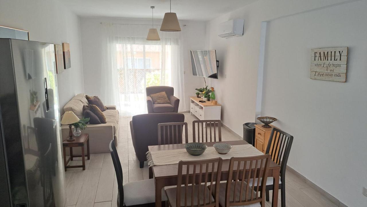 Zom Holiday Apartment Paphos Esterno foto