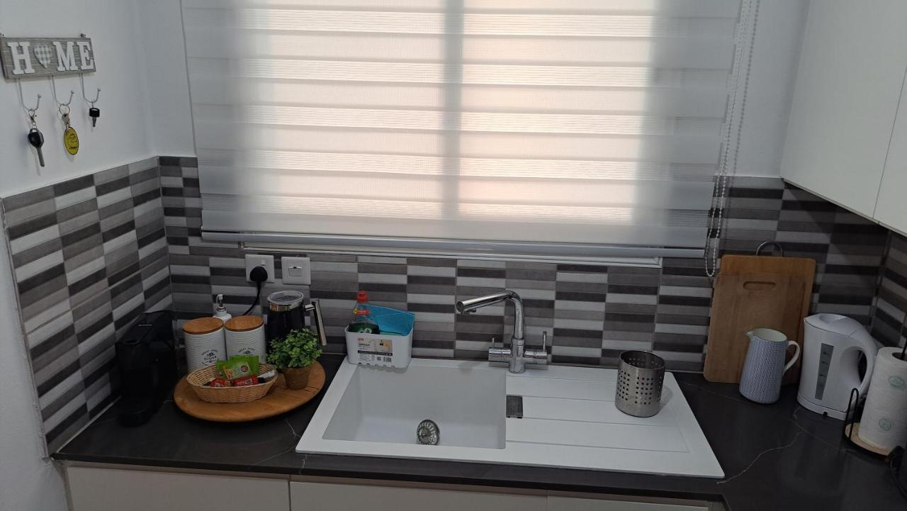 Zom Holiday Apartment Paphos Esterno foto
