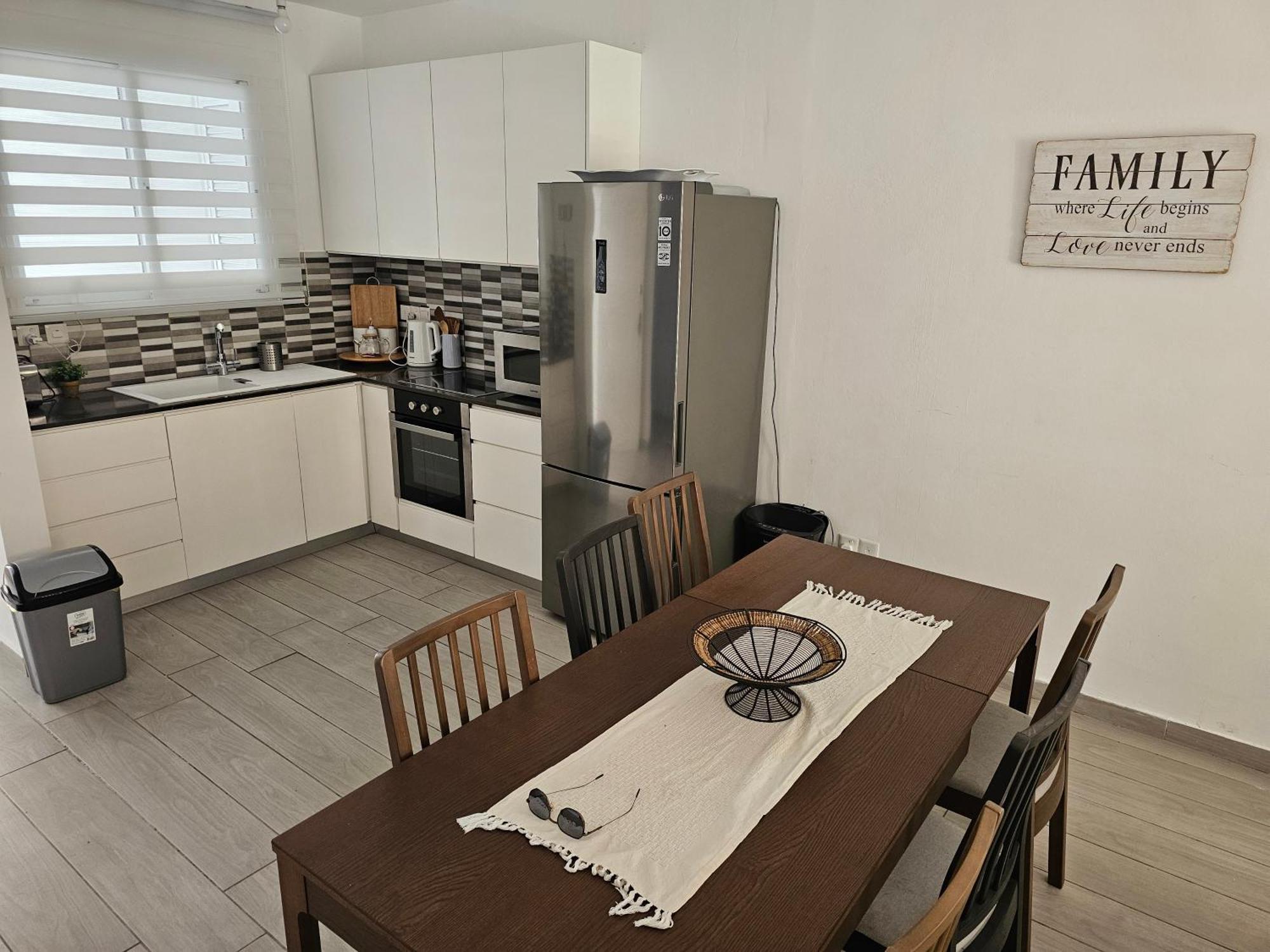 Zom Holiday Apartment Paphos Esterno foto